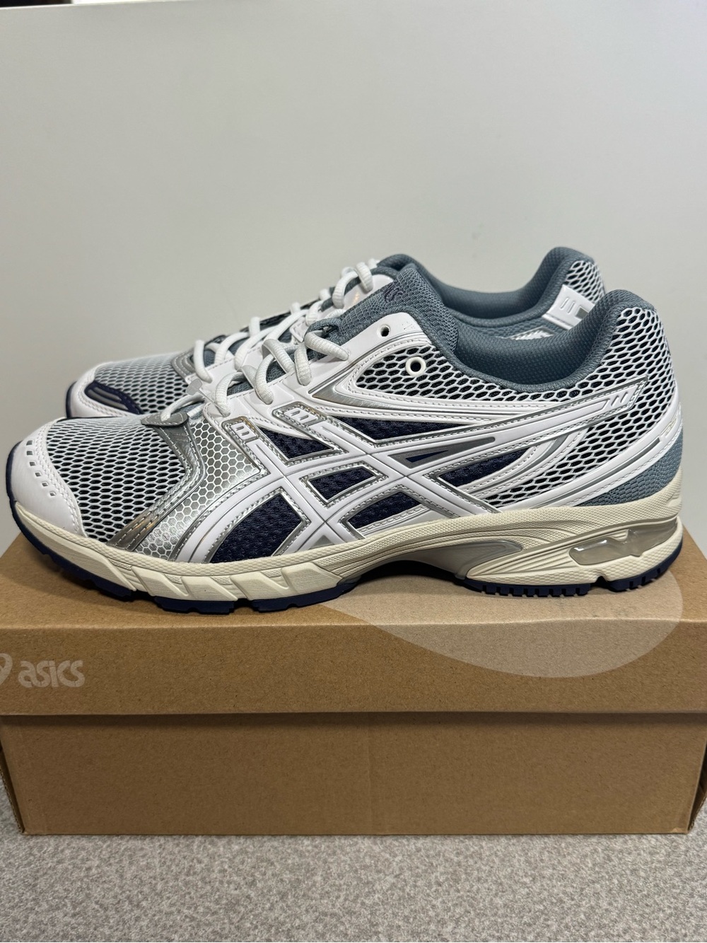 ASICS Gel-DS Trainer 14 White Pure Silver Size 9.5 Men NEW 1203A607-100